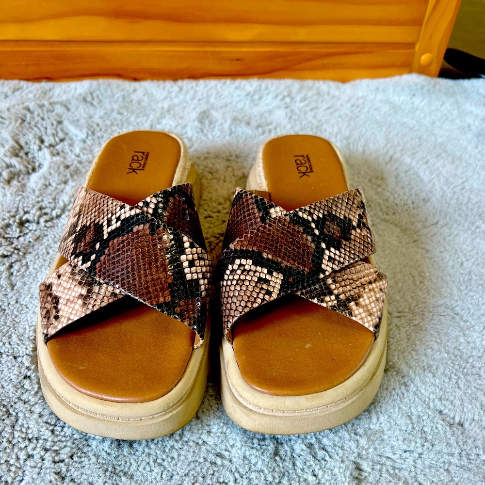 Nordstrom Rack slip on size 7